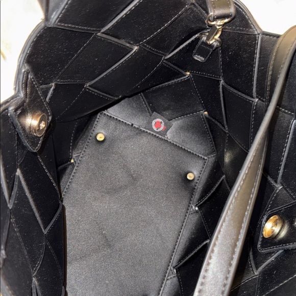 Urban Expressions Certified Vegan Chic Black Quilted hand/Shoulder Bag